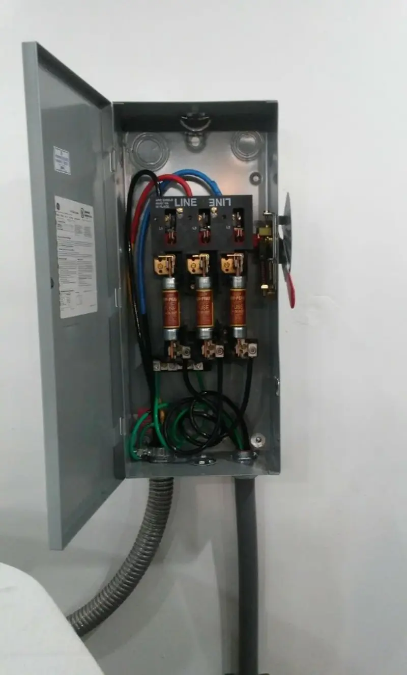Three-phase disconnect switch installed for Smoke Detector Installation in Firebaugh
